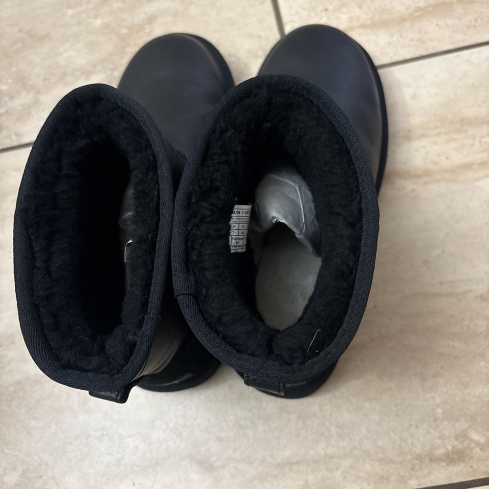 UGG CLASSIC MINI PEARLIZED LEATHER BLACK SHEEPSKIN WOMEN'S BOOTS SIZE US 9 - Picture 8 of 15